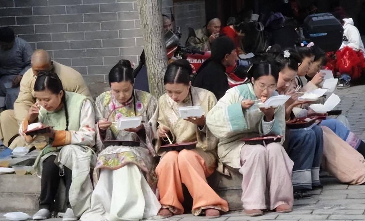 大突围导演视角，大学生群演的独特魅力与挑战