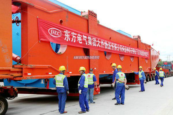 探索大件运输的巨无霸，大件运输汽车图片解析