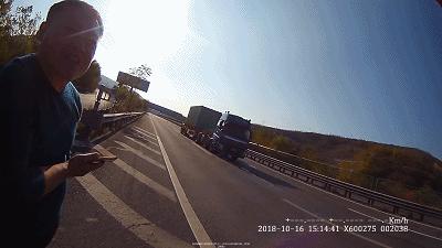 汽车没电了，搭电后开多久才能安全熄火？