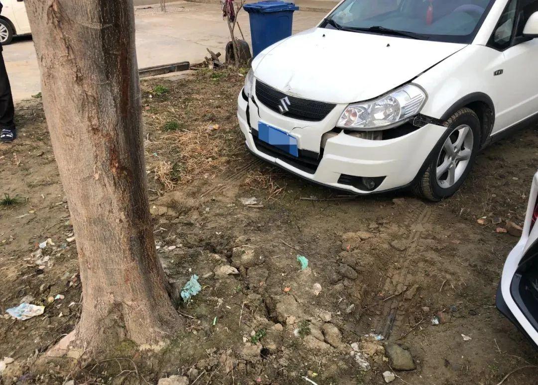 汽车踩油门时为何会发出轰鸣声？——深度解析与解决方案
