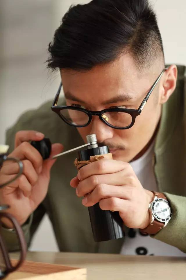 澳门六叔的神秘面纱，揭秘其真实身份与传奇色彩
