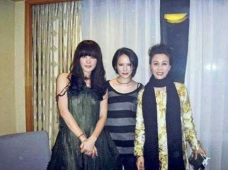 澳门六姐，揭秘赌城背后的传奇女性