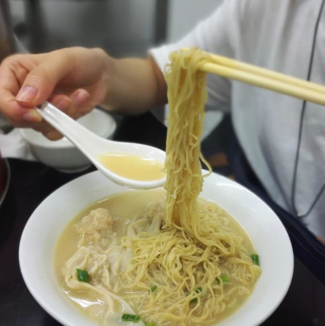 澳门六记粥粉，味蕾的温馨之旅